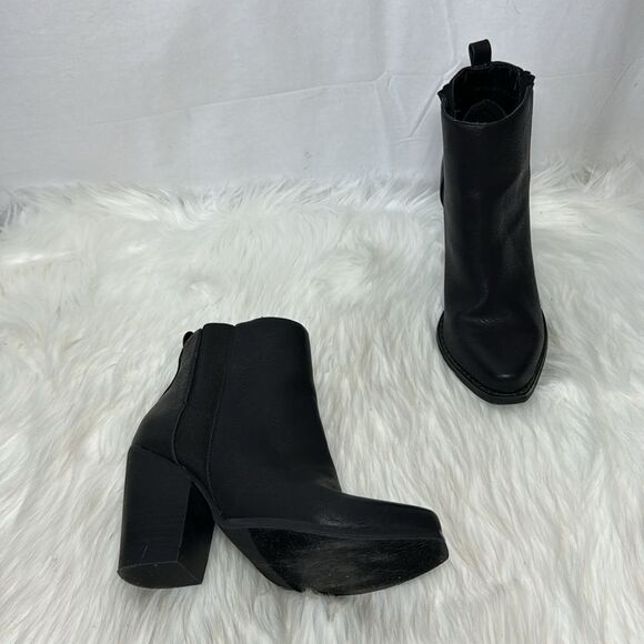 Very Volatile Black Leather Block Heel Booties Sz 6.5 - Picture 1 of 7